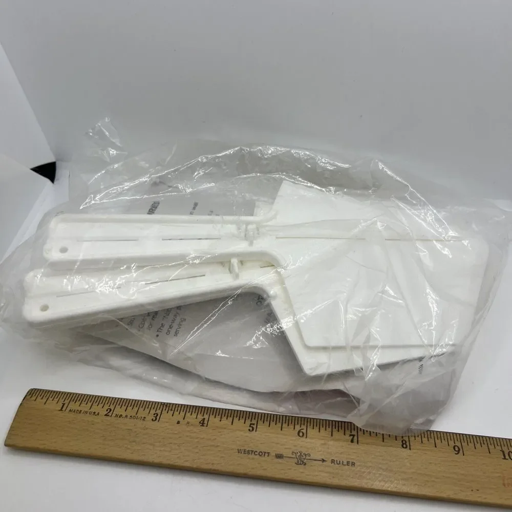 Vintage Kut 'n Serve Cake Server White Plastic Set Of 4 In‎ A Package
